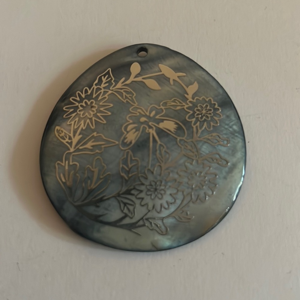 Mother of Pearl pendant floral etching